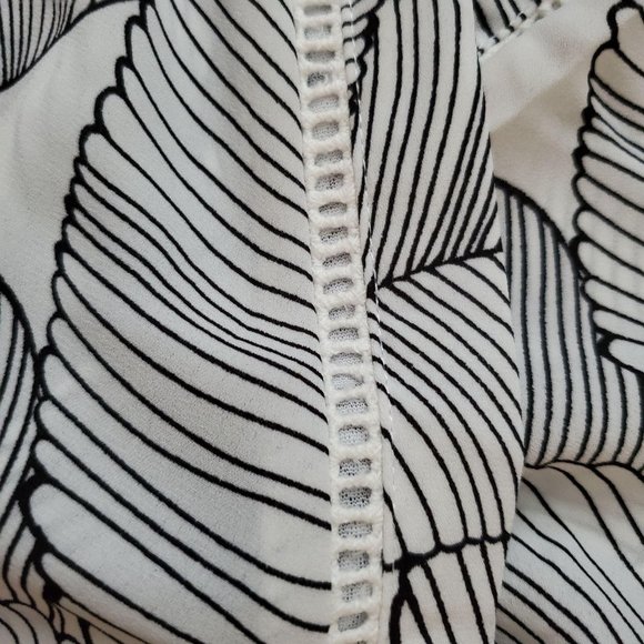 Sienna Sky Women's Leaf Print Surplice Ruffled Short Dress Size Small NWT - Picture 7 of 15